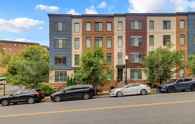 Modern 4-Level Townhome in Vibrant Alexandria – Move-In Ready Dec 1!