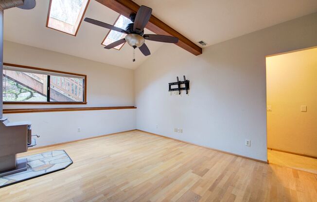 3 beds, 2.5 baths, $3,700