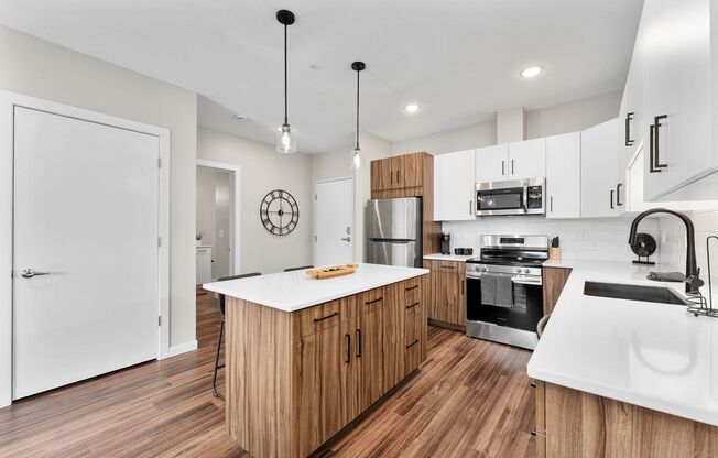 1 bed, 1 bath, 750 sqft, $1,535, Unit 533