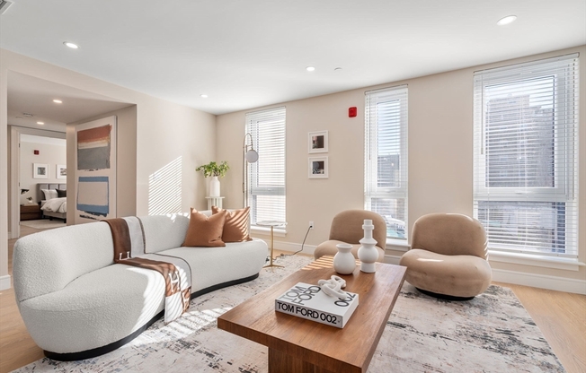 2 beds, 2 baths, 997 sqft, $4,600, Unit 402