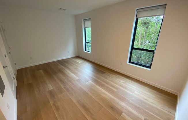 Studio, 1 bath, 425 sqft, $1,900, Unit The Elm - 407