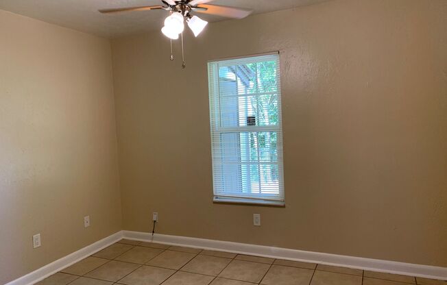 3 beds, 1 bath, 1,016 sqft, $1,395, Unit 3920 NE 1 TER