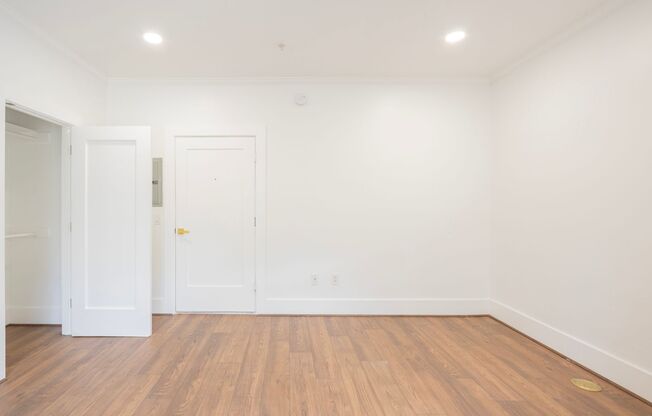 Studio, 1 bath, 375 sqft, $1,650, Unit 114