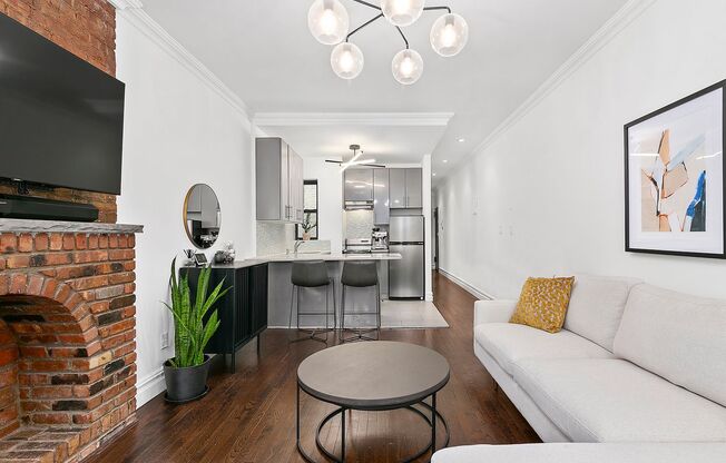 429 W 24 ST