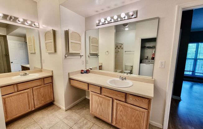 2 beds, 1 bath, $2,100, Unit #14208