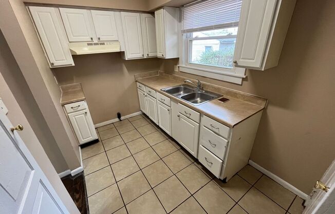 2 beds, 1 bath, $895