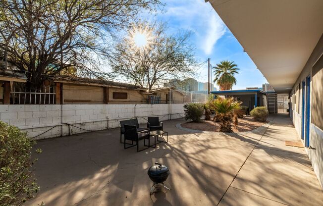 Studio, 1 bath, 400 sqft, $749, Unit 21