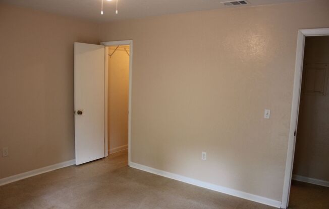 2 beds, 1 bath, $1,075