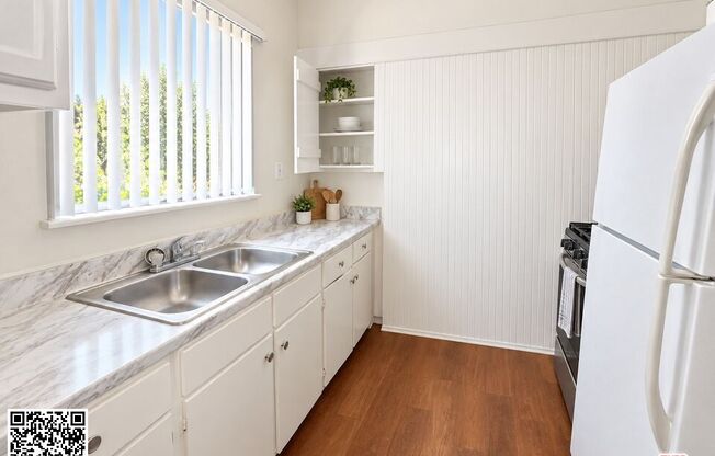 867 W 23 ST