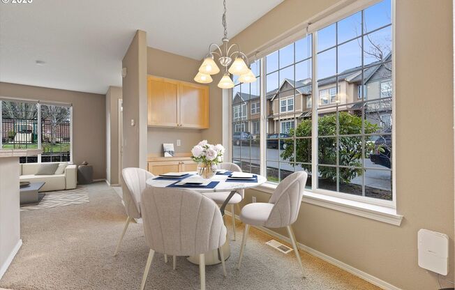 Stylish 3-Bedroom Home with Pool, Clubhouse & Playground