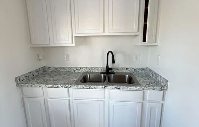 Studio, 1 bath, 390 sqft, $900, Unit 201 Unit #4