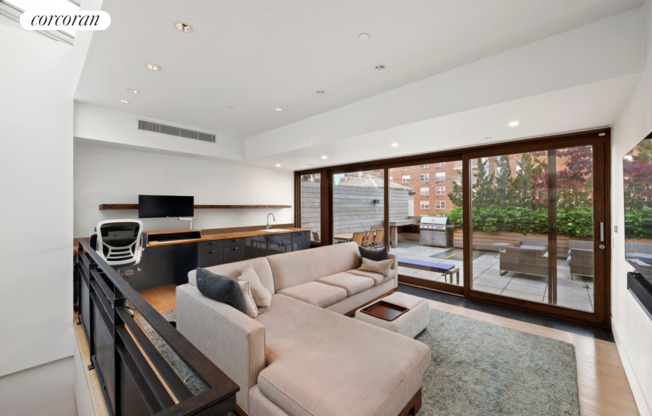 363 GREENWICH ST