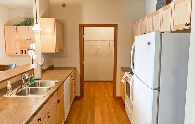 2 beds, 2 baths, 1,082 sqft, $1,325, Unit 1310-212