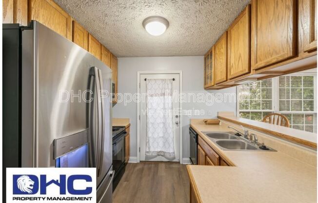 1352 ELIZABETH LN