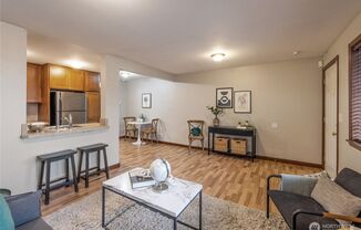 Spacious 1bed1/bath Apartment with View of Mount Rainier next to St. Joseph Hospital and Downtown Tacoma
