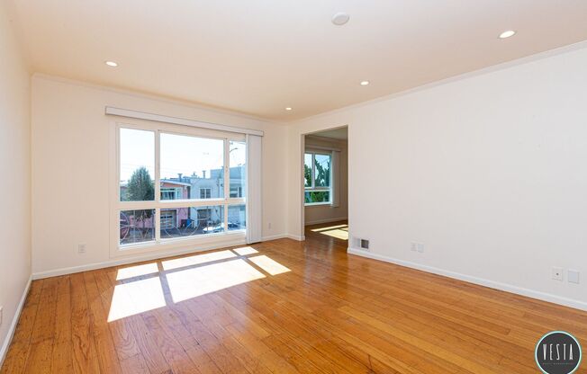 CLASSIC MID-CENTURY 3BD/2BA W/STUNNING SUNSETS & REMODELED KITCHEN IN OUTER RICHMOND