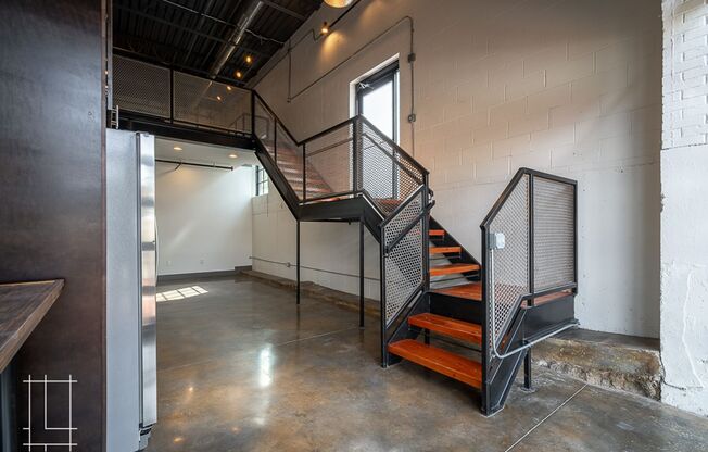 2 beds, 2 baths, $2,300, Unit 727 N. 4th St. Apt. 101