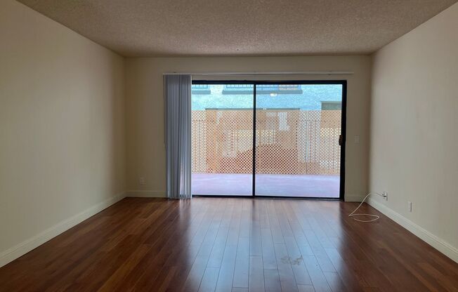 466-462 RIVERDALE DR.