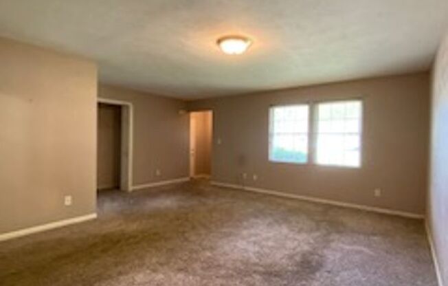 2 Bedroom 1.5 Bath Home Available in Elkhart!