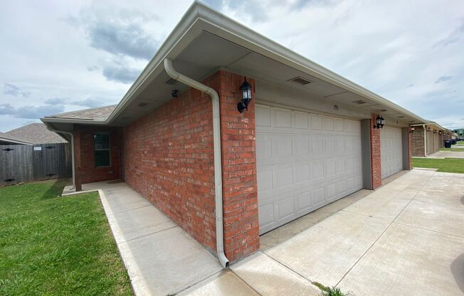 3 Bed 2 Bath 2 Car Garage Duplex with Mowing Included AND all Kitchen Appliances!
