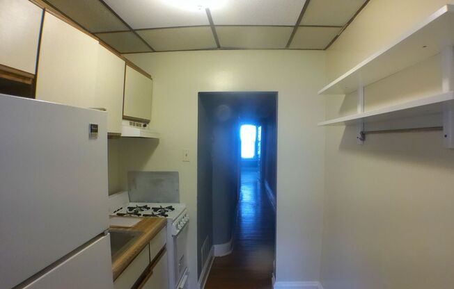 2 beds, 1 bath, $1,350, Unit Unit 2