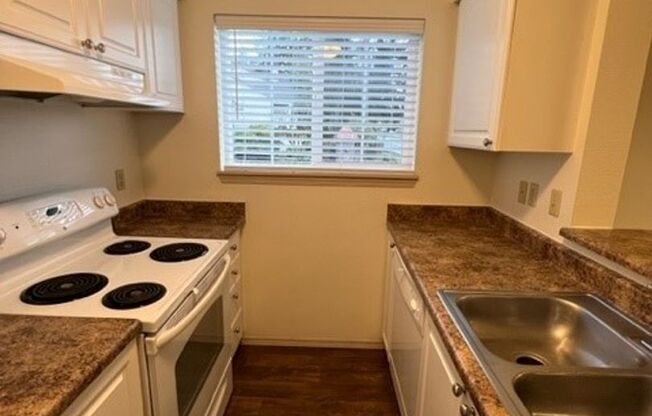 2 beds, 1 bath, 915 sqft, $1,625, Unit 412