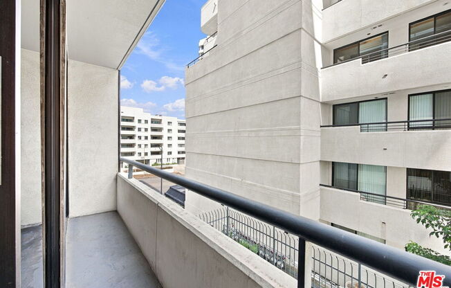1 bed, 1.5 baths, 1,139 sqft, $3,600, Unit 407