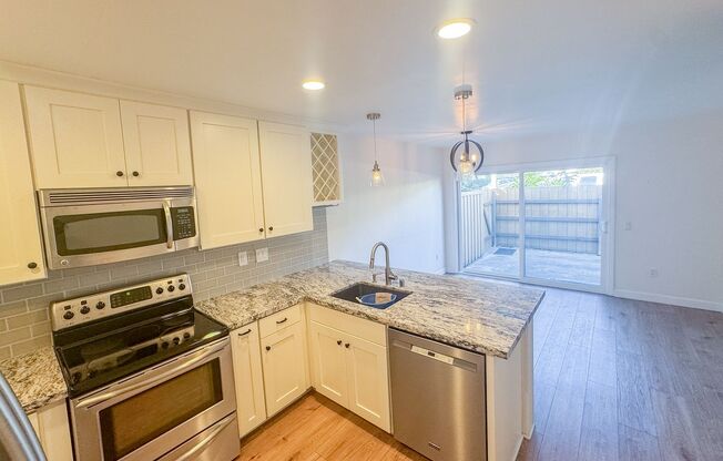 Completely Remodeled 2 Bed, 2.5 Bath End-Unit Townhome in Tierrasanta