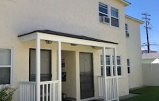 2 beds, 1 bath, $2,895, Unit B