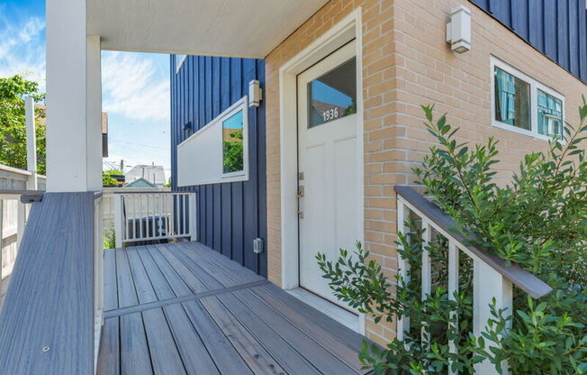 1936 W 37 AVE