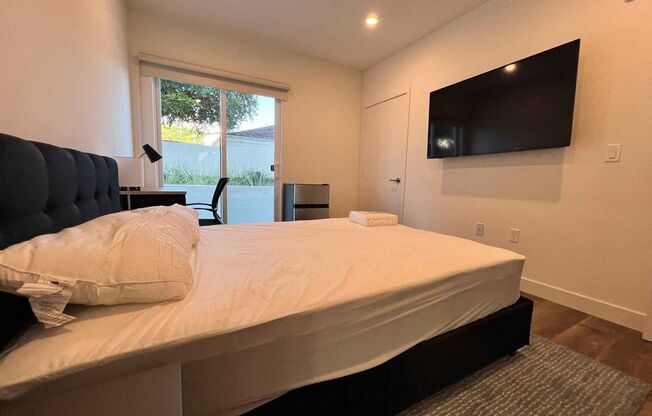 6 beds, 5 baths, 1,788 sqft, $1,600, Unit 303 - Signature Room - 2