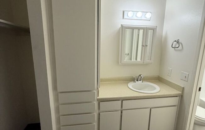 Studio, 1 bath, $970, Unit 19