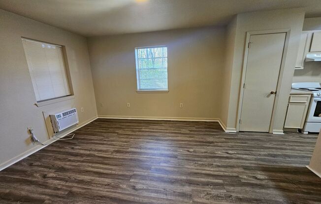 2 beds, 1 bath, 720 sqft, $675