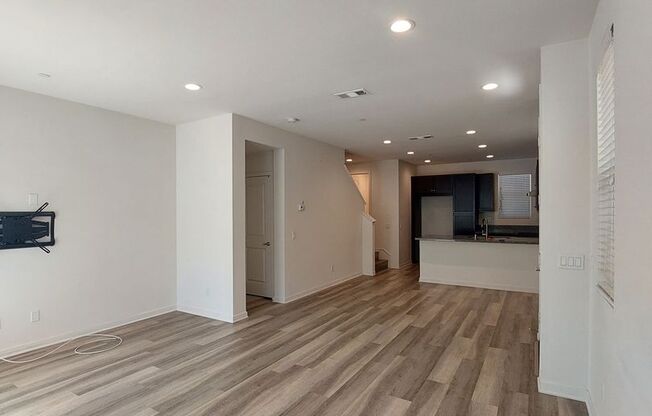Charming 4 bed 2.5 bath in Anaheim! MUST SEE!!