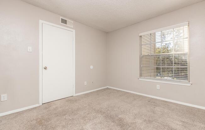 2 beds, 1 bath, 964 sqft, $1,395