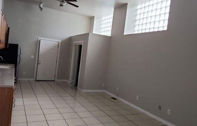 2 beds, 1 bath, 900 sqft, $800, Unit Apt 3