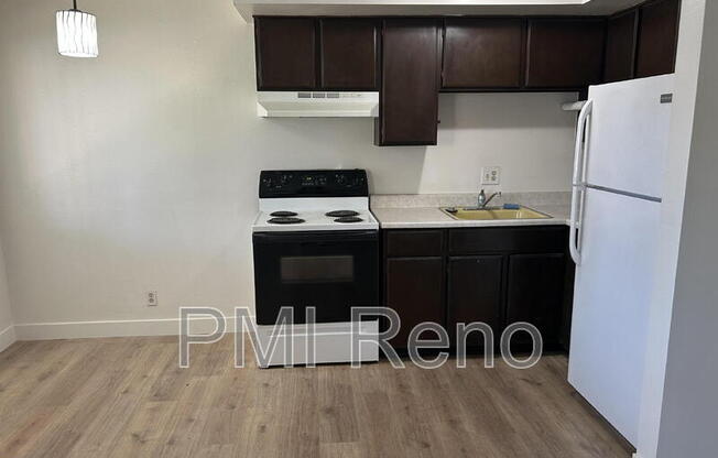372 LA RUE AVE