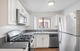 1010 - 1012 E Acacia Ave