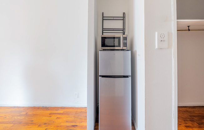 Studio, 1 bath, $3,350, Unit 6G