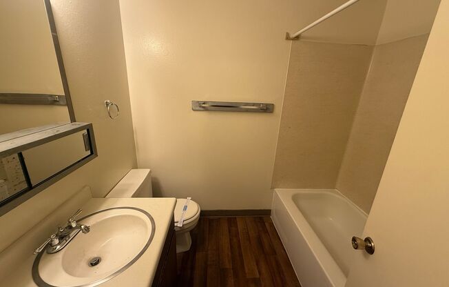 2 beds, 1 bath, 954 sqft, $1,425, Unit 17