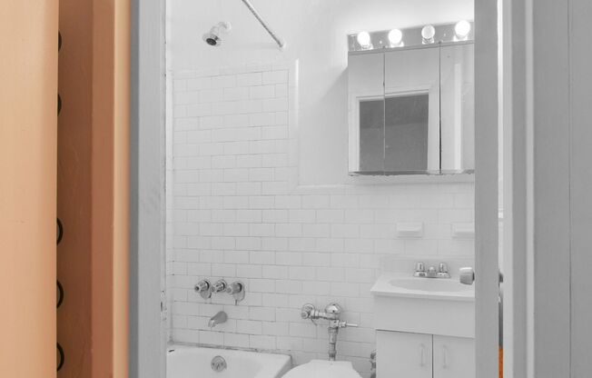 Studio, 1 bath, $2,850, Unit 45
