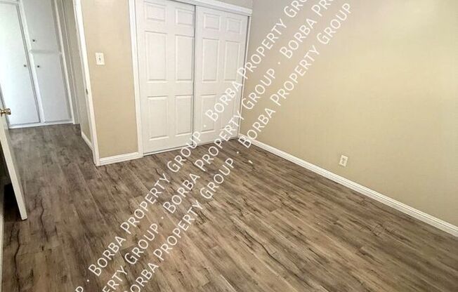 985 N Park Cir