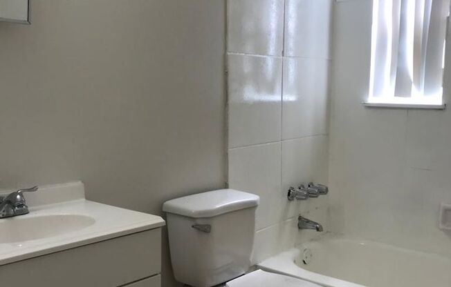 1 bed, 1 bath, 630 sqft, $1,400, Unit 5250-17