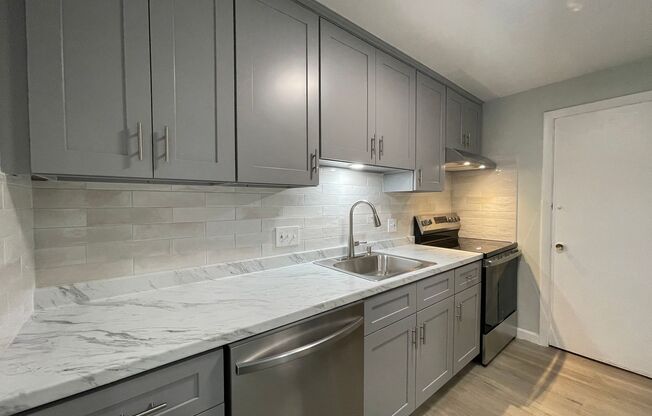 Renovated 2-Bedroom Condo with Balcony, Pool, & Parking | No Broker Fee!