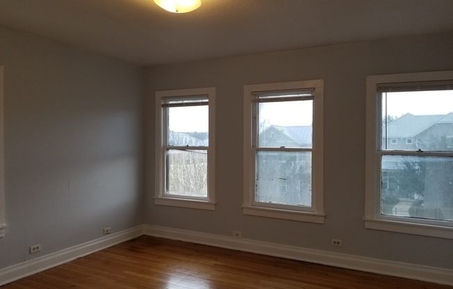 1 bed, 1 bath, 700 sqft, $850, Unit Unit 3