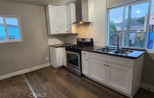 1 bed, 1 bath, 600 sqft, $2,000