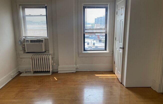 2 beds, 1 bath, 764 sqft, $1,549, Unit 1301-61