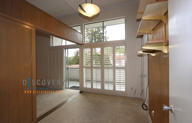 Contemporary North Berkeley Mid-Century 1 Bedroom Condominium