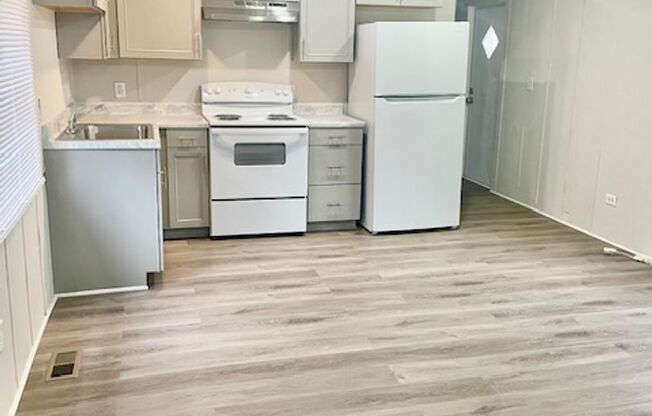 Adorable 3 bedroom 2 bath Mobile Home located it Dallas
