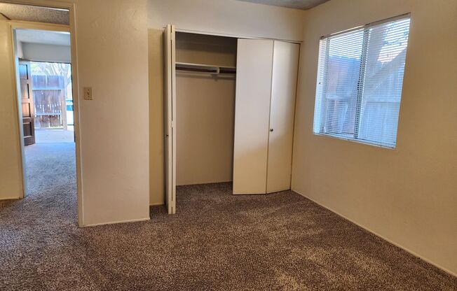 2 beds, 1 bath, $1,095, Unit B